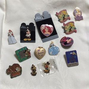 Disney pins - 15 pins, Mickey, princesses, and more